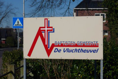 Surhuisterveen, baptistengemeente naambord [004], 2009.jpg