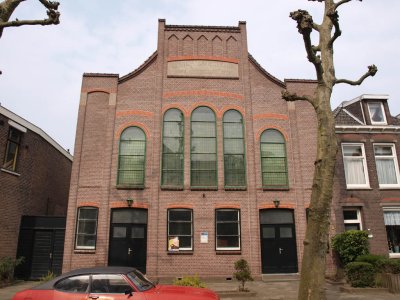 Zaandam, Ned geref kerk ( en vrijgem) 1, 2009.jpg