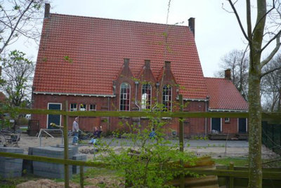 Grouw, geref kerk gesloten zijkant [004], 2009.jpg