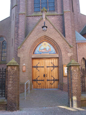 Enkhuizen, RK Franciscus Xaviriuskerk entree, 2009.jpg