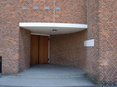 Bussum, prot SOW Verlosserkerk entree, 2009.jpg