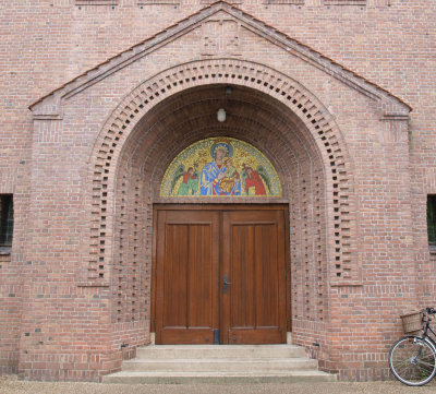 Bussum, RK h Maria entree 11, 2009.jpg