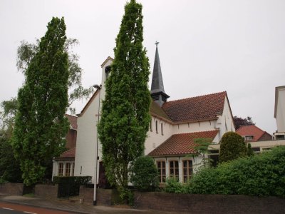 Bussum, ev luth kerk achterzijde, 2009.jpg