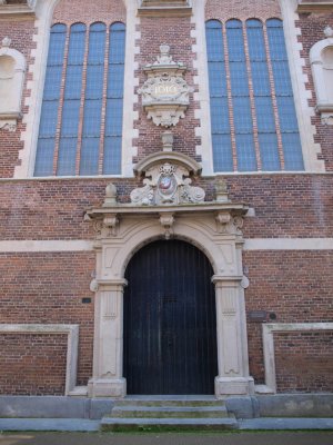 Hoorn, Ned geref Oosterkerk entree 11, 2009.jpg