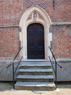 Hoorn, Ned geref Oosterkerk zijingang 11, 2009.jpg