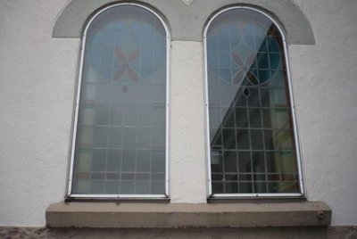 Heerenveen, prot gem voorm geref kerk wordt afgestoten raam [004], 2009.JPG