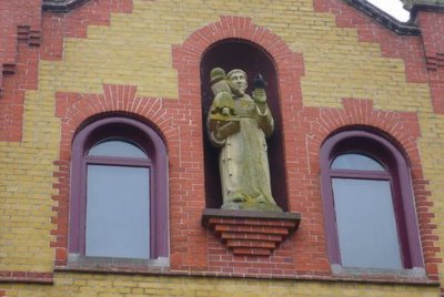 Franeker, RK ex verenigingsgebouw beeld st Franciscus [004], 2009.jpg