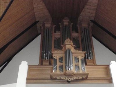 Kollumerzwaag, geref kerk interieur 4 [004] 2010.jpg