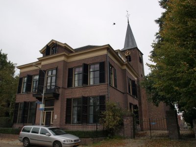 Tuil, voorm kerk 11, 2010.jpg