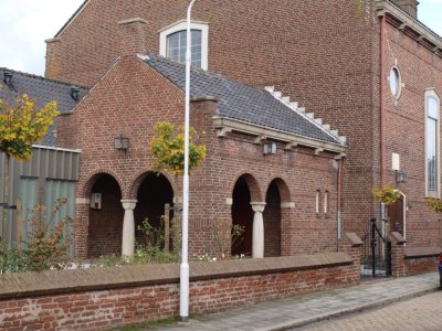 Bruinisse, geref kerk in Ned 15, 2010.jpg