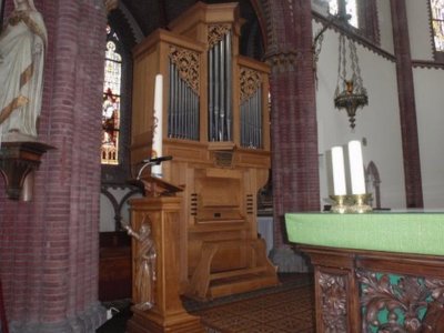 St Nicolaasga, RK h Nicolaaskerk Flentroporgel [004], 2010.jpg