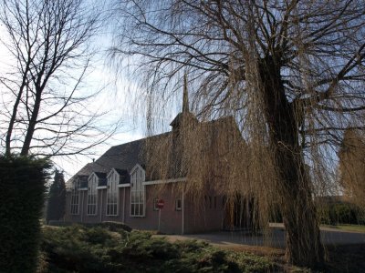 Waardenburg, geref kerk in Ned 21, 2011.jpg