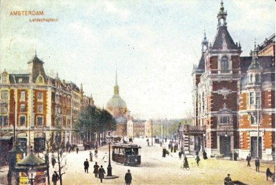 Amsterdam, Leidseplein met op achtergrond N.H. koepelkerk