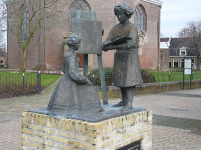 St.Annaparochie, beeldje Rembrandt en Saskia bij van Harenskerk [004], 2008.jpg