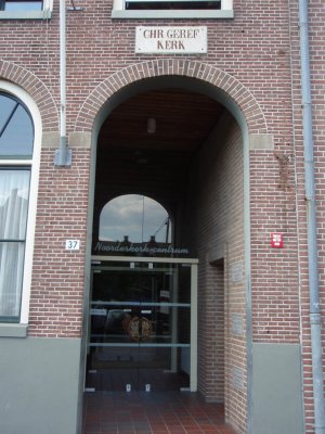 Zwolle, chr geref kerk ingang, 2008.jpg