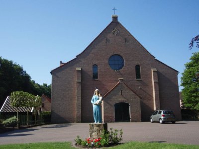 Beuningen, RK kerk 2, 2008.jpg