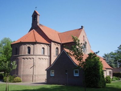 Beuningen, RK kerk achterzijde 2, 2008.jpg