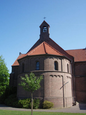 Beuningen, RK kerk achterzijde, 2008.jpg