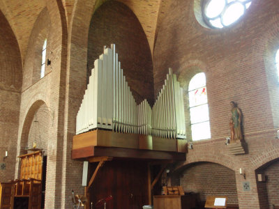Beuningen, RK kerk interieur 3, 2008.jpg