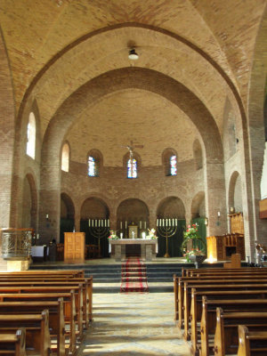 Beuningen, RK kerk interieur, 2008.jpg