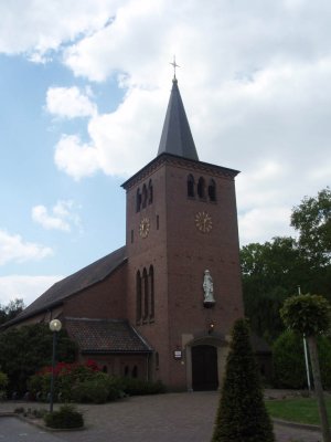 Fleringen, RK kerk, 2008.jpg