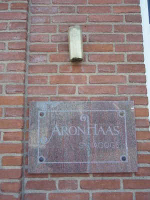 Almelo, synagoge naambord, 2008.jpg