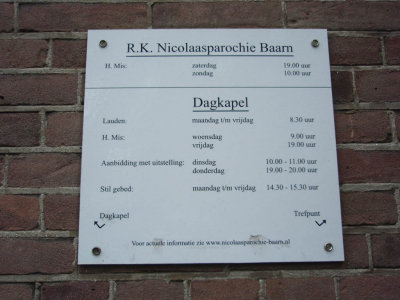 Baarn, RK Nicolaaskerk info, 2008.jpg