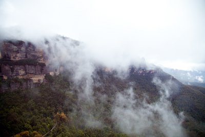 A one second view of the Three Sisters rock formation
