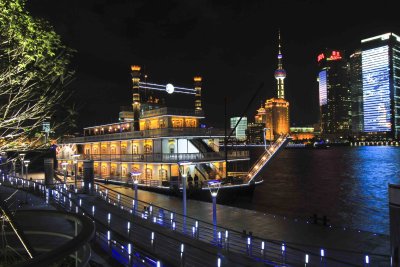 Cruiser on Huangpu River