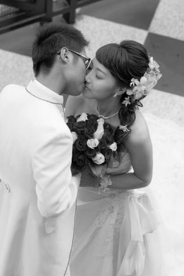 kiss the bride 