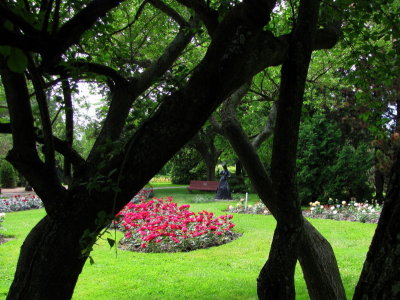 Statue de la roseraie