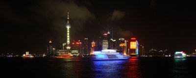 SHANGHAI NIGHT OUT - PUDONG AND THE PEARL TOWER ACROSS THE HUANGPU RIVER (36).JPG
