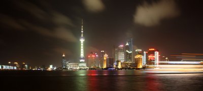 SHANGHAI NIGHT OUT - PUDONG AND THE PEARL TOWER ACROSS THE HUANGPU RIVER (43).JPG