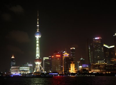 SHANGHAI NIGHT OUT - PUDONG AND THE PEARL TOWER ACROSS THE HUANGPU RIVER (61).JPG