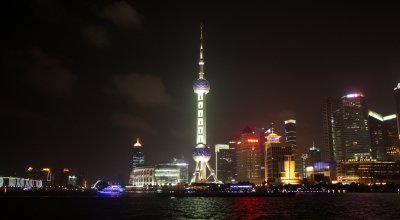 SHANGHAI NIGHT OUT - PUDONG AND THE PEARL TOWER ACROSS THE HUANGPU RIVER (65).JPG