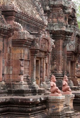 BANTEAY SREI TEMPLE CAMBODIA - JULY 2010 (36).JPG