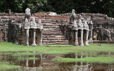 ELEPHANT TERRACE - CAMBODIA - JULY 2010 (7).JPG