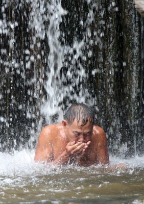 KULEN MOUNTAIN CAMBODIA - 1000 LINGHA RIVER (37).JPG