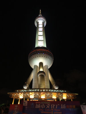 NIGHT OUT IN SHANGHAI - PEARL TOWER & BRAND MALL (42).JPG