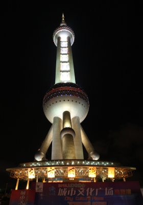 NIGHT OUT IN SHANGHAI - PEARL TOWER & BRAND MALL (43).JPG