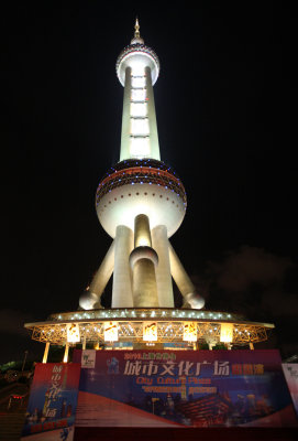 NIGHT OUT IN SHANGHAI - PEARL TOWER & BRAND MALL (44).JPG