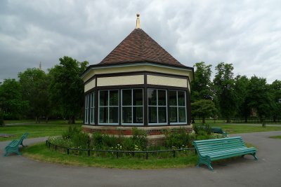 Hut.