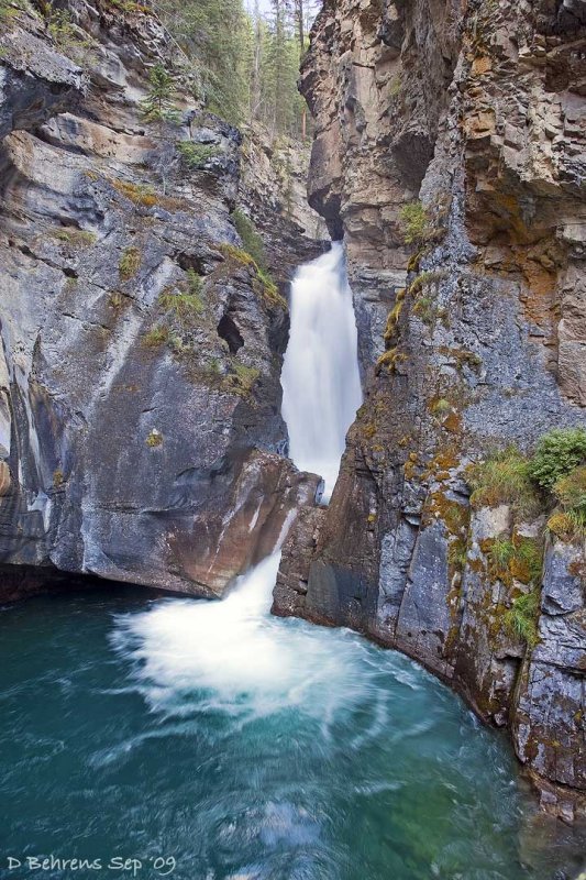 Lower Johnstone Canyon falls.jpg