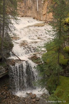 Johnstone Canyon middle falls.jpg