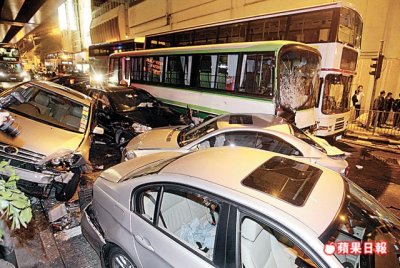 13carcrash.jpg
