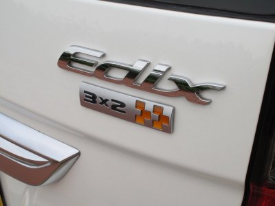 Badge shows the concept of 2 x 3 seats