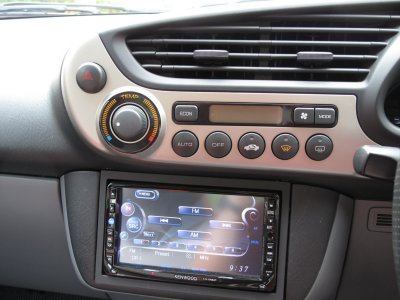 Air con controls, the original Navi is replaced by a Kenwood DVD unit