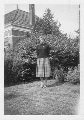 Geertje in tuin.jpg