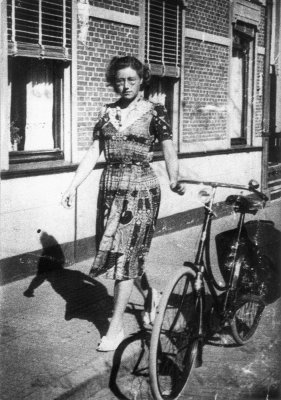 Geertje met fiets.jpg