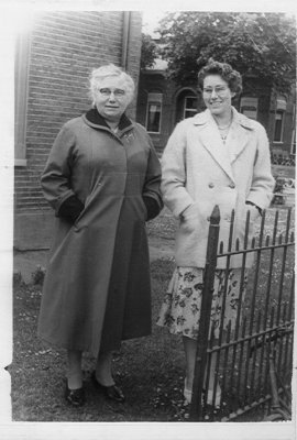 Grietje Bakker-Schaalma en Geertje Bakker.jpg